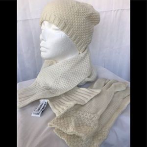 Calvin Klein 3 pc set - hat / scarf / gloves